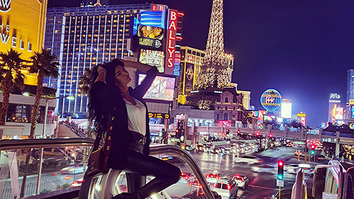 Modelele NightProwl au imbinat utilul cu placutul in Las Vegas